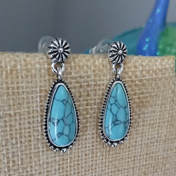 Elegant Silver and Turquoise Earrings - Picture 2 of 4